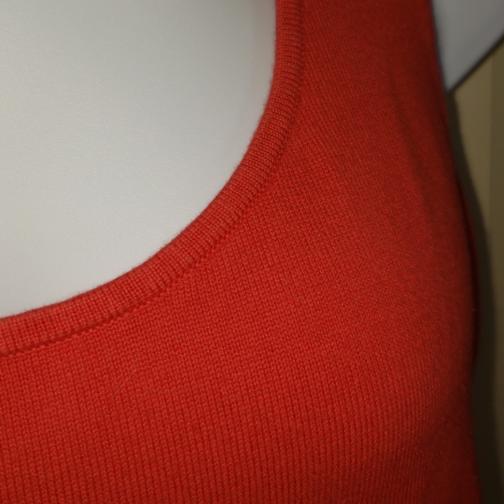 Bright red tank top - Picture 3 of 4